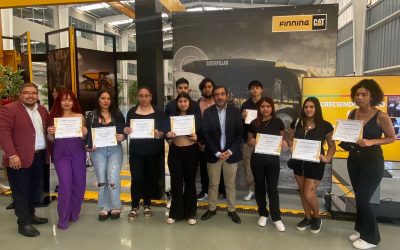 Futuro Técnico Antofagasta participa en ceremonia de certificación de estudiantes en Finning