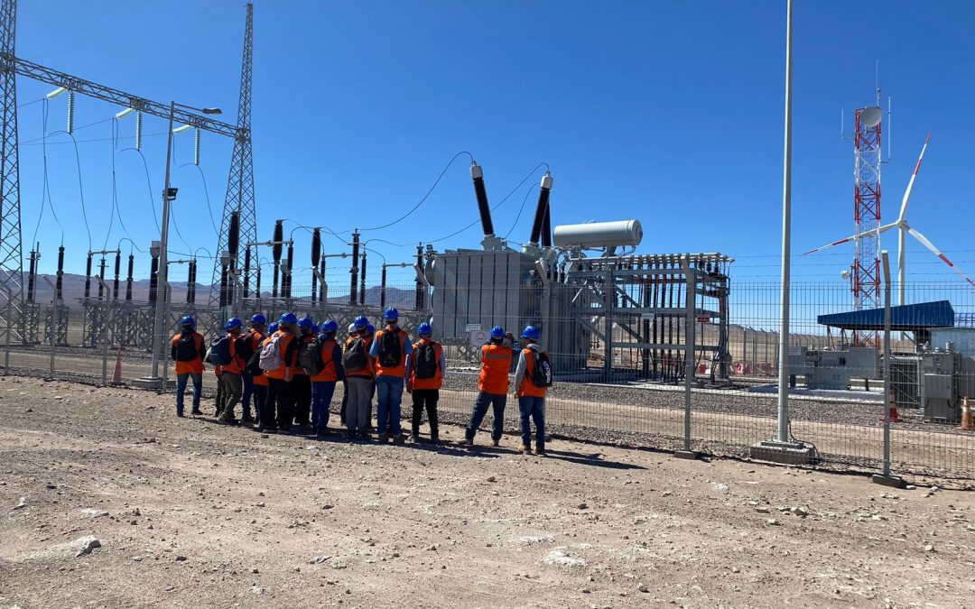 Estudiantes TP de San Pedro de Atacama visitan parque eólico